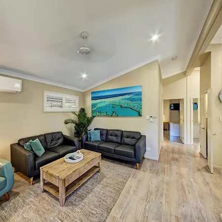 Big4 Adventure Whitsunday Resort Airlie Beach Exterior photo